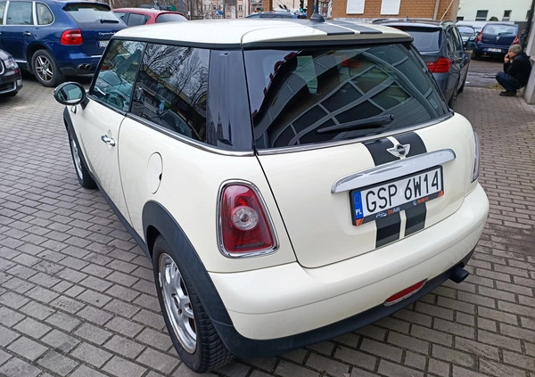 MINI ONE cena 15500 przebieg: 210360, rok produkcji 2009 z Sieniawa małe 301